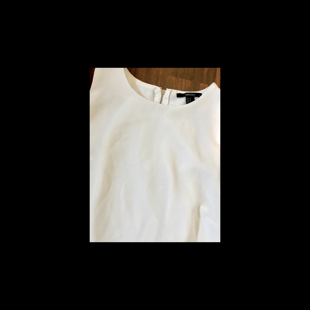 Bundle of Three Neutral Summer Tops - Picture 4 of 11